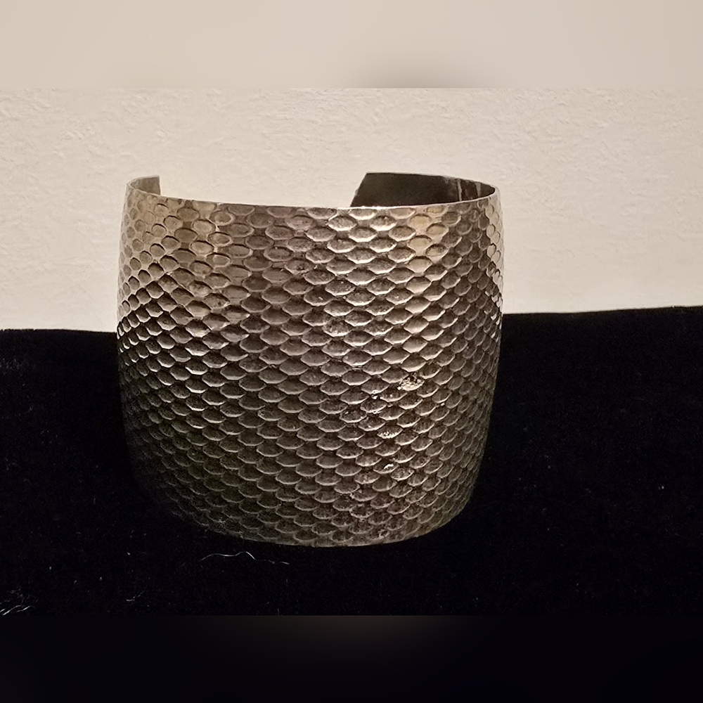 Vintage Chunky Wide Antique Silver Gold Tone Hammered Cuff Bracelet Sizeable